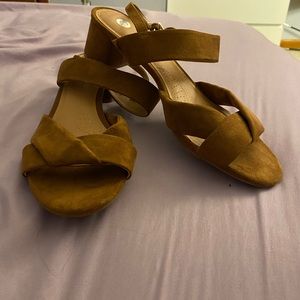 Bali tan healed sandal size 9